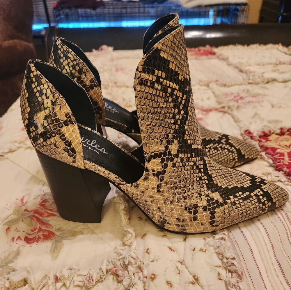 Charles David Yarro Booties